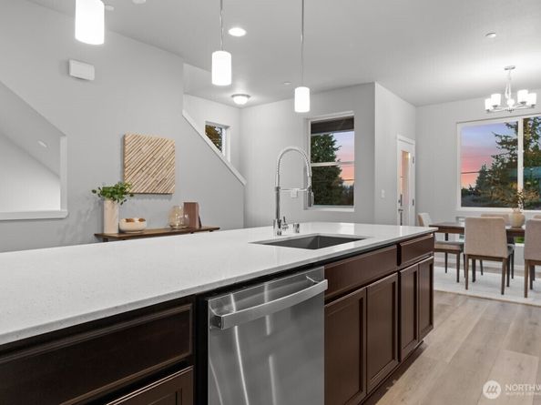 7025 Rainier Drive F, Everett WA 98203