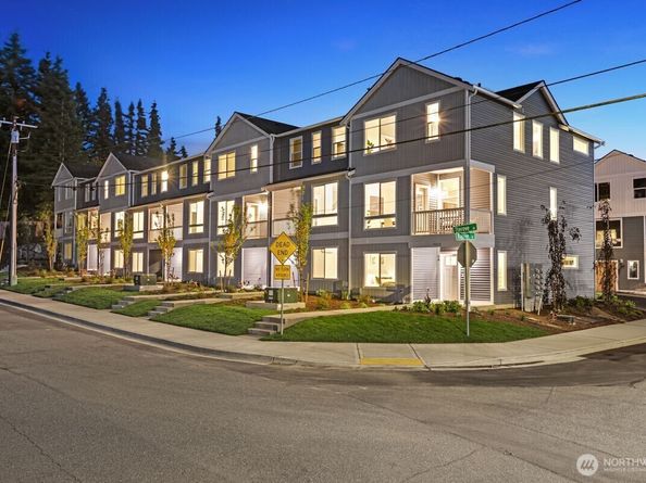 7025 Rainier Drive F, Everett WA 98203