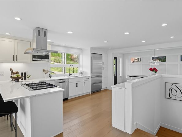 4527 W Raye Street, Seattle WA 98199