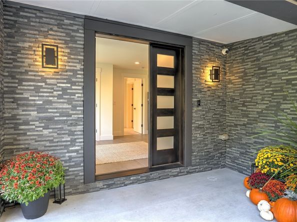 4527 W Raye Street, Seattle WA 98199