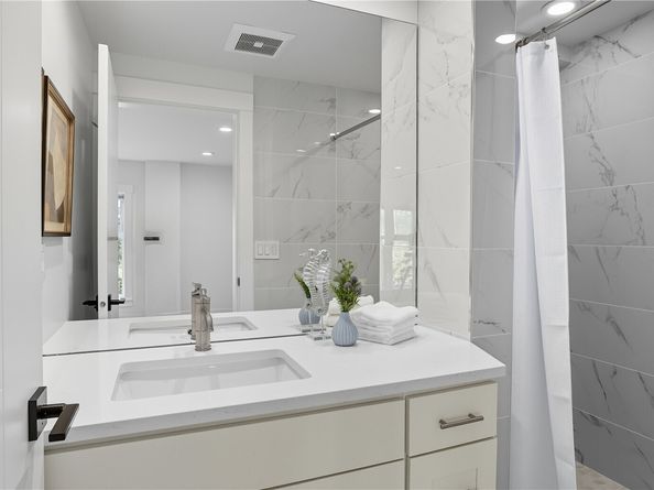 4527 W Raye Street, Seattle WA 98199