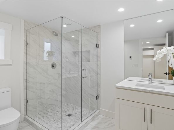 4527 W Raye Street, Seattle WA 98199