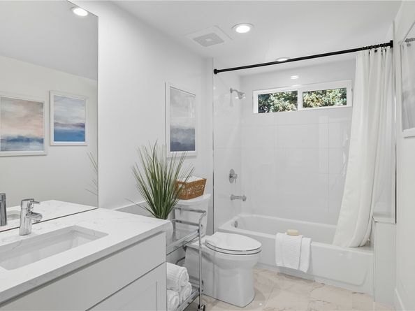 4527 W Raye Street, Seattle WA 98199