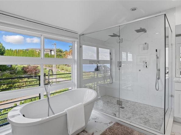 4527 W Raye Street, Seattle WA 98199