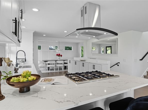 4527 W Raye Street, Seattle WA 98199