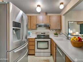 15711 4th Avenue S 22, Burien WA 98148