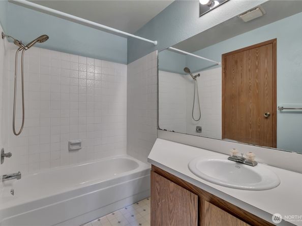 15711 4th Avenue S 22, Burien WA 98148
