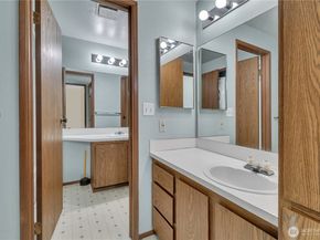 15711 4th Avenue S 22, Burien WA 98148