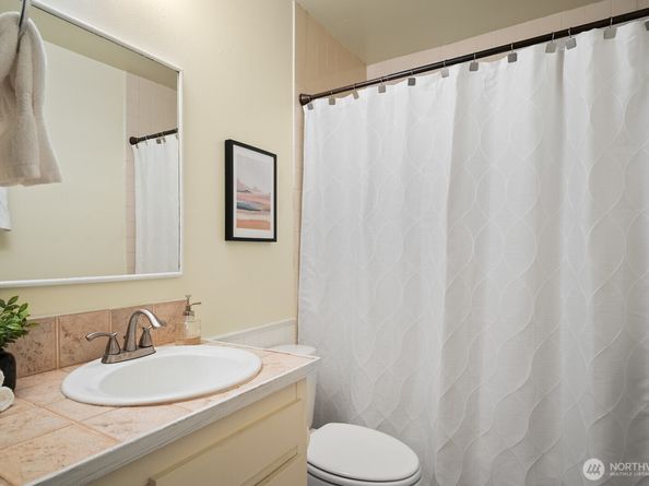 4803 180th Street SW A101, Lynnwood WA 98037
