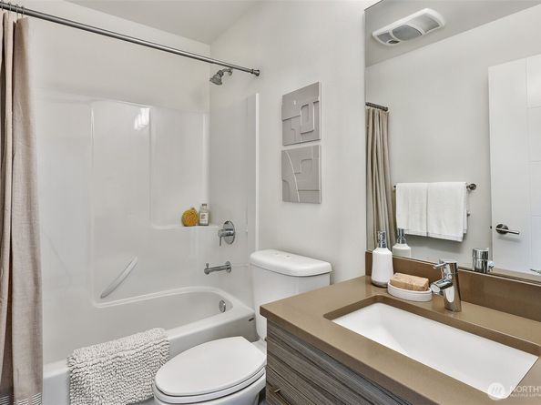 4027 California Avenue SW D, Seattle WA 98116