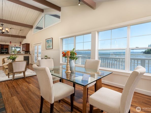 9788 Manitou Beach Drive NE, Bainbridge Island WA 98110