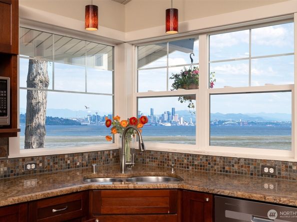 9788 Manitou Beach Drive NE, Bainbridge Island WA 98110