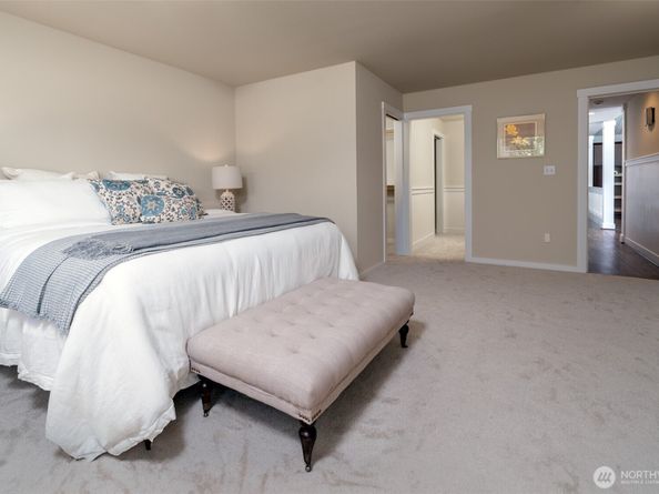 9788 Manitou Beach Drive NE, Bainbridge Island WA 98110
