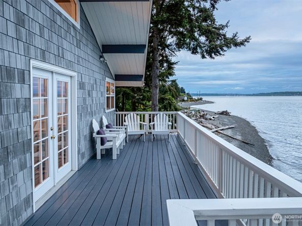 9788 Manitou Beach Drive NE, Bainbridge Island WA 98110