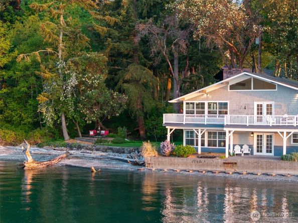 9788 Manitou Beach Drive NE, Bainbridge Island WA 98110