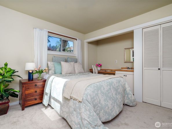 9788 Manitou Beach Drive NE, Bainbridge Island WA 98110