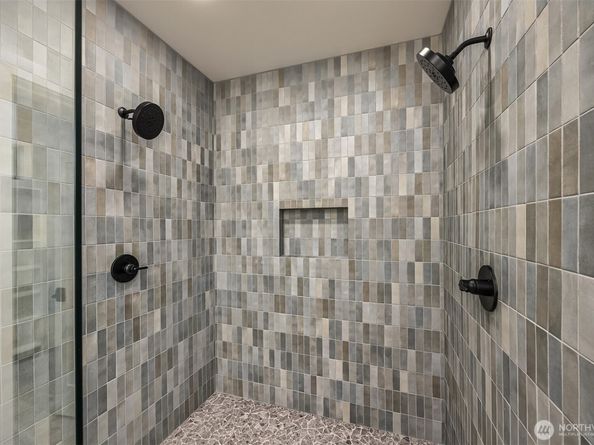 627 155th Avenue SE, Bellevue WA 98007