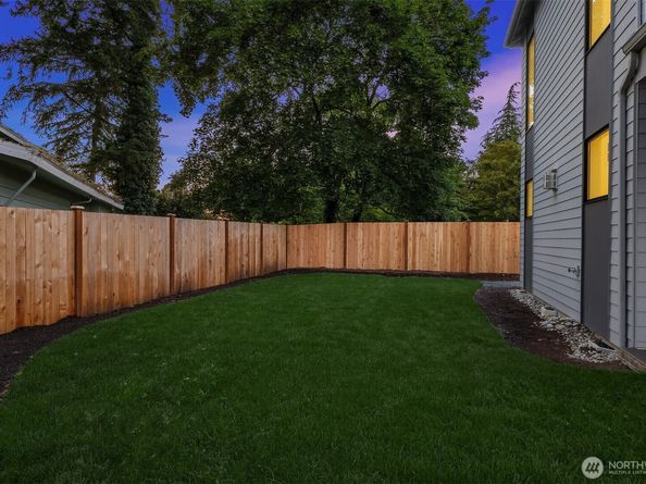 627 155th Avenue SE, Bellevue WA 98007