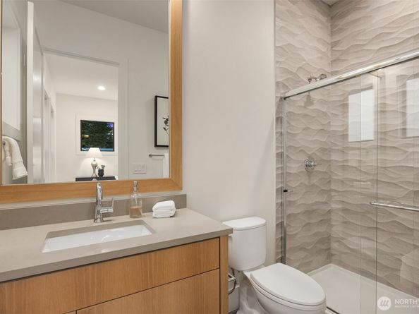 627 155th Avenue SE, Bellevue WA 98007