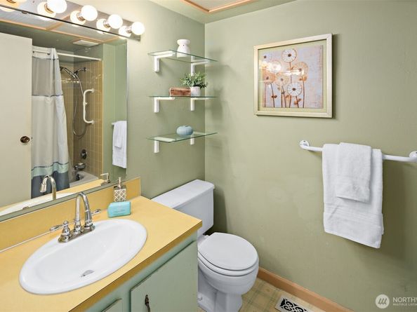 19611 30th Avenue NE, Shoreline WA 98155