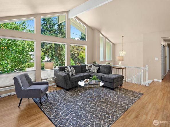 19611 30th Avenue NE, Shoreline WA 98155