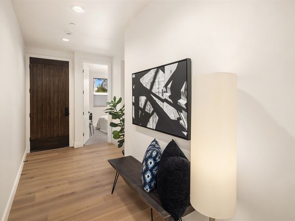 207 2nd Avenue S, Kirkland WA 98033