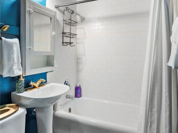 905 NE 43rd Avenue 110, Seattle WA 98105
