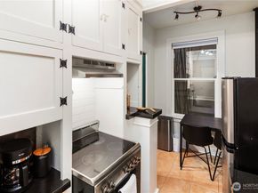 905 NE 43rd Avenue 110, Seattle WA 98105