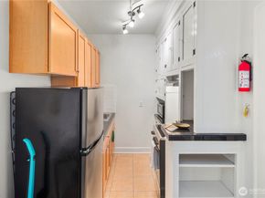 905 NE 43rd Avenue 110, Seattle WA 98105