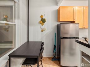 905 NE 43rd Avenue 110, Seattle WA 98105