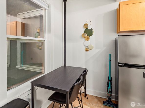 905 NE 43rd Avenue 110, Seattle WA 98105
