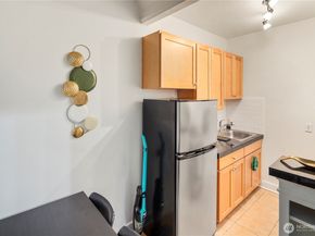 905 NE 43rd Avenue 110, Seattle WA 98105