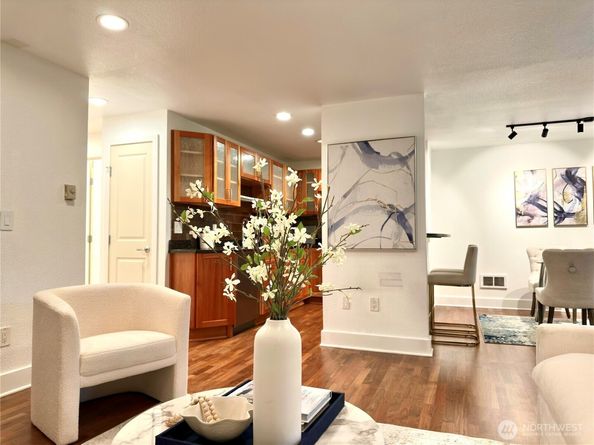 11054 NE 33rd Place B1, Bellevue WA 98004
