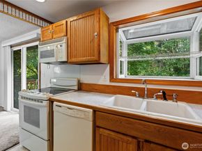 22508 W 51 st Ave, Mountlake Terrace WA 98043