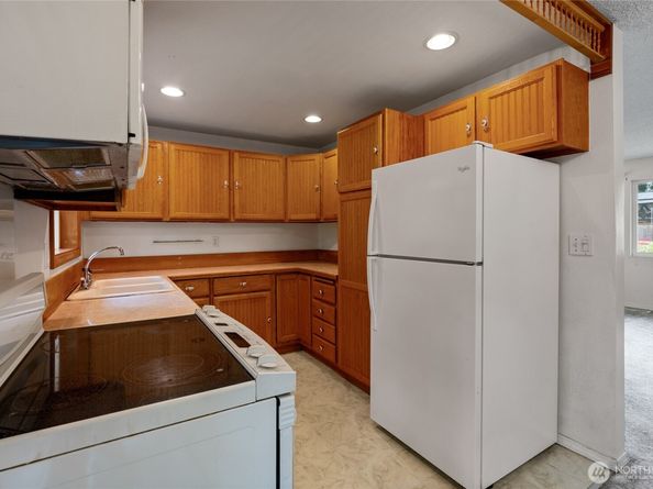 22508 W 51 st Ave, Mountlake Terrace WA 98043
