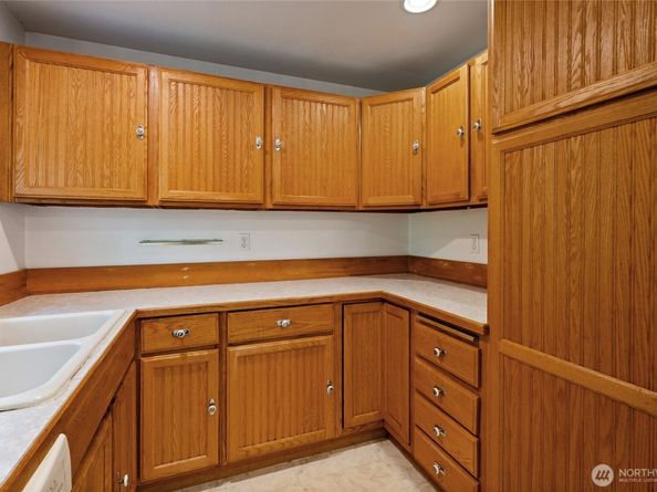 22508 W 51 st Ave, Mountlake Terrace WA 98043