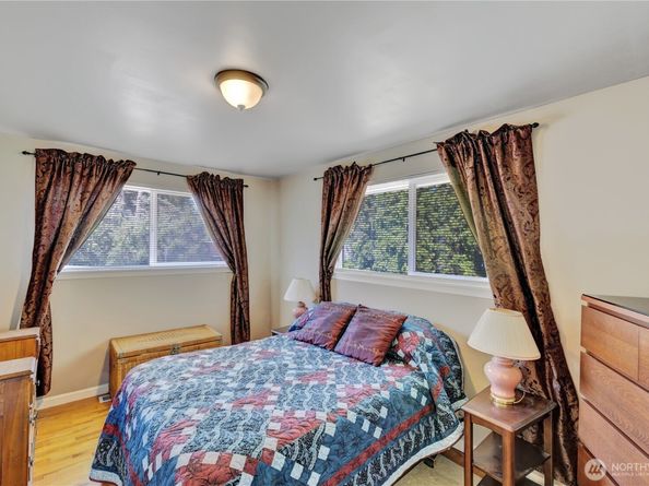 10208 28th Avenue SW, Seattle WA 98146