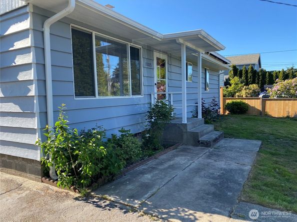 13223 4th Avenue SW, Burien WA 98146