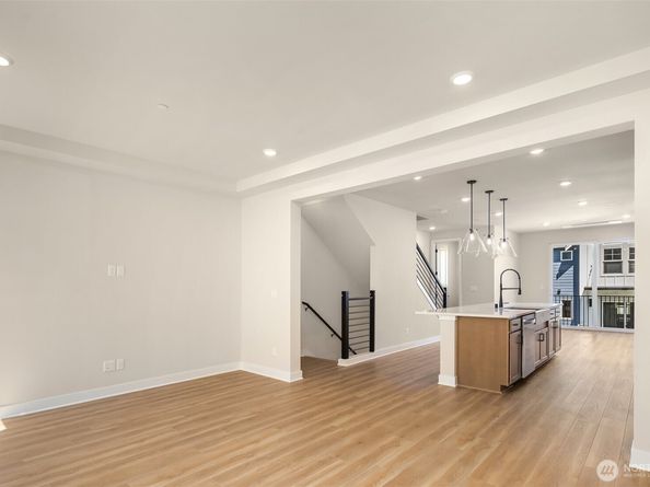 9017 NE 203rd Court C, Bothell WA 98011
