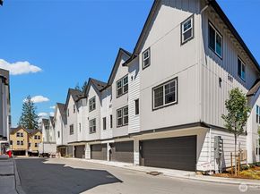 9017 NE 203rd Court C, Bothell WA 98011