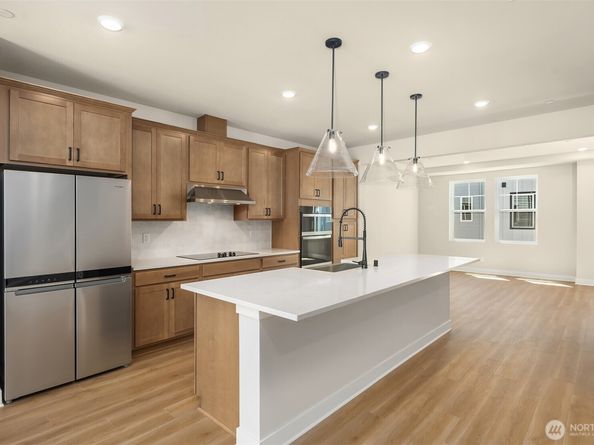9017 NE 203rd Court C, Bothell WA 98011