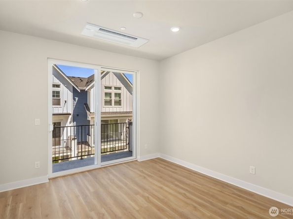 9017 NE 203rd Court C, Bothell WA 98011