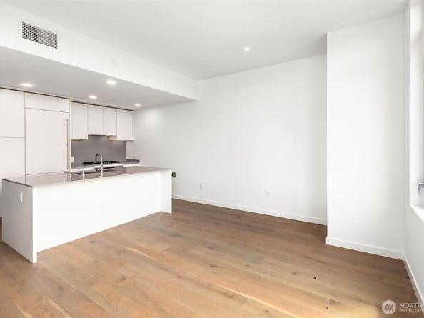 10232 NE 10th Street 1015, Bellevue WA 98004