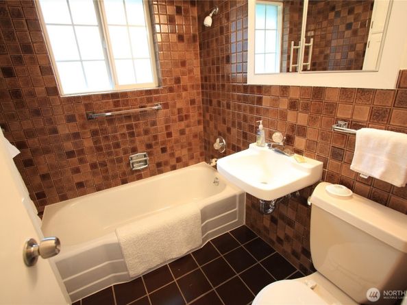 2726 NE 75th Street, Seattle WA 98115