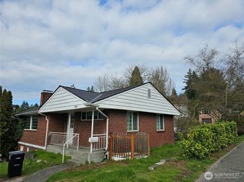 2726 NE 75th Street