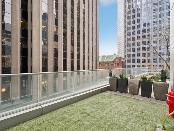 909 5th Avenue 1001, Seattle WA 98164