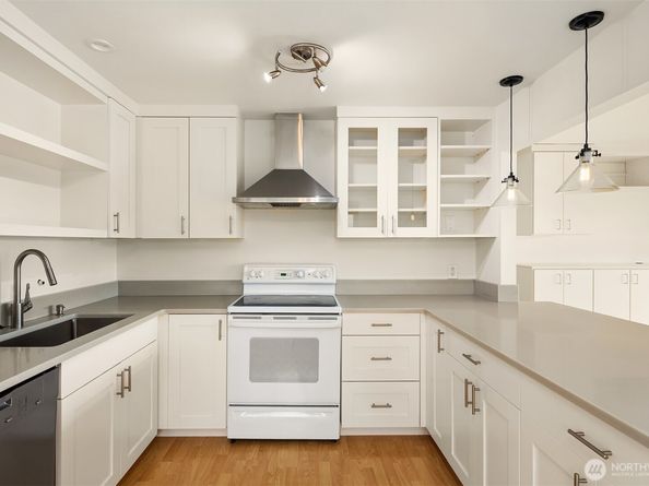 2552 14th Avenue W 301, Seattle WA 98119