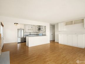 2552 14th Avenue W 301, Seattle WA 98119