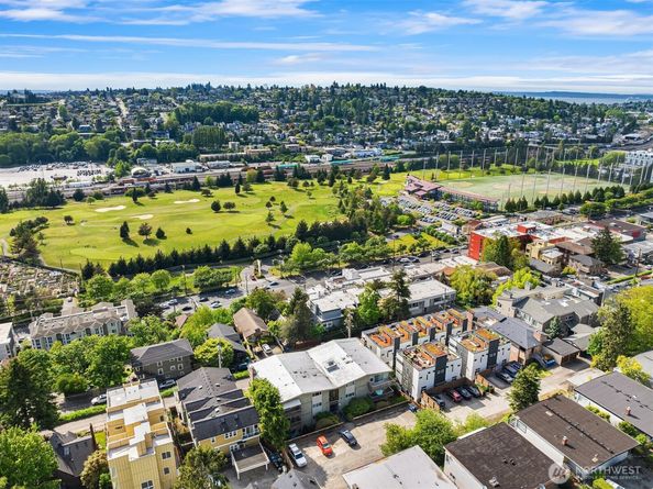 2552 14th Avenue W 301, Seattle WA 98119