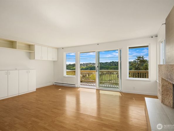 2552 14th Avenue W 301, Seattle WA 98119
